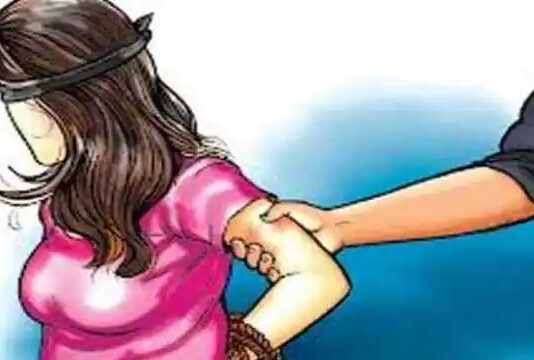 विवि कैंपस में बच्चियों से कथित छेड़छाड़, गुस्साई भीड़ ने घेरा थाना; पुलिस ने लिया बड़ा एक्शन