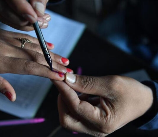 चुनावी रण से पहले आयोग की बड़ी तैयारी, EVM-VVPAT की जांच से लेकर बूथों के इंतजाम तक होगी पड़ताल