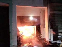 कबाड़ी की दुकान में भीषण आग, अंदर जिंदा जला युवक — इलाके में सनसनी