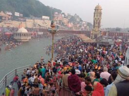 हर की पैड़ी से रामघाट तक, गंगा घाटों पर उमड़ा भक्तों का महासैलाब