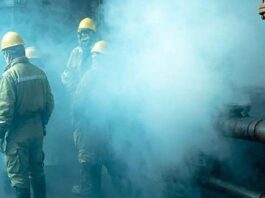 गैस रिसाव! जेसीबी से गैस पाइपलाइन फटी, मच गया हड़कंप