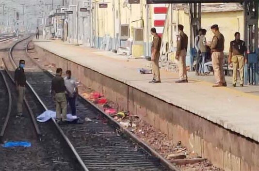 कार्तिक पूर्णिमा पर चुनार रेलवे स्टेशन पर त्रासदी: छह महिलाओं की मौत