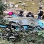 कैंची धाम जा रहे श्रद्धालुओं की स्कॉर्पियो खाई में गिरी, तीन की मौत
