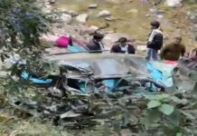 कैंची धाम जा रहे श्रद्धालुओं की स्कॉर्पियो खाई में गिरी, तीन की मौत