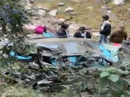 कैंची धाम जा रहे श्रद्धालुओं की स्कॉर्पियो खाई में गिरी, तीन की मौत