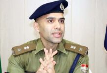 तीन साल की सुनवाई के बाद खुला राज़, पूर्व पुलिस अधीक्षक ने पीड़ित को नग्न कर पीटा