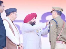 गणतंत्र दिवस पर पुलिस व प्रशासनिक अधिकारियों को मिला पुरस्कार