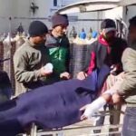 प्रशासनिक टीम के सामने हिंसा, दो लोगों को मारी गोली, दहशत