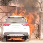 हल्द्वानी में सड़क किनारे खड़ी इनोवा कार में लगी आग, मचा हड़कंप