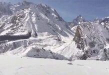 बर्फबारी ने बढ़ाई ग्रामीणों की मुश्किलें, मौसम अभी बिगड़ा रहने के आसार