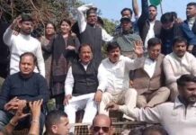 कानून व्यवस्था पर घमासान, सड़कों पर उतरी कांग्रेस