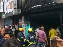 भीषण आग: दो हार्डवेयर दुकानें जलकर राख, लाखों का नुकसान