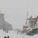 स्वेटर और जैकेट वापस निकालो! उत्तराखंड में बारिश और बर्फबारी ने बढ़ाई ठंड