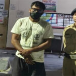 नशे में सड़क पर उत्पातः पुलिस से की अभद्रता, वीडियो वायरल होते ही तुरंत गिरफ्तारी