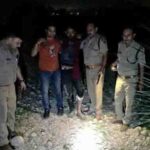 ‘रुको’ कहते ही पुलिस पर बरसाईं गोलियां, जवाबी फायरिंग में बदमाश के पैर में लगी गोली