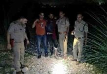 ‘रुको’ कहते ही पुलिस पर बरसाईं गोलियां, जवाबी फायरिंग में बदमाश के पैर में लगी गोली