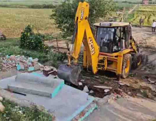 उत्तराखंड में अतिक्रमण के खिलाफ कड़ा एक्शन, अवैध ढांचा गिराया गया