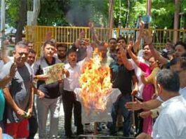 छात्रों के समर्थन में कांग्रेस का शक्ति प्रदर्शन! हल्द्वानी में केंद्र सरकार के खिलाफ जमकर नारेबाजी