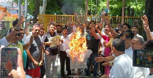 छात्रों के समर्थन में कांग्रेस का शक्ति प्रदर्शन! हल्द्वानी में केंद्र सरकार के खिलाफ जमकर नारेबाजी