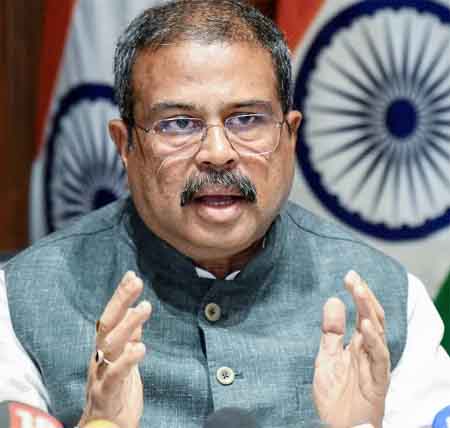 केंद्रीय शिक्षा मंत्री धर्मेंद्र प्रधान ने पद से दिया इस्तीफा