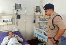 एनकाउंटर के बाद अस्पताल पहुंचा आरोपी, एसएसपी के सामने हाथ जोड़कर मांगी माफी