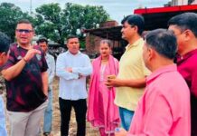 गौशाला में भूख से तड़पती गायें! बदहाली देख भड़के विधायक, नगर निगम को आंदोलन की खुली चेतावनी