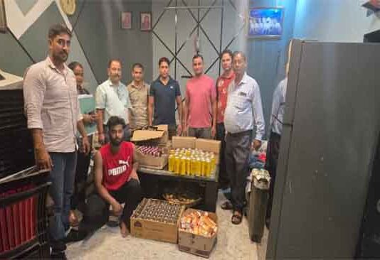 दूध की डेयरी की आड़ में शराब का धंधा! घर से निकला देशी-अंग्रेजी शराब का बड़ा जखीरा