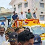 सीएम धामी का मेगा शो, रोड पर उमड़ी भीड़, जनता से किया सीधा संवाद