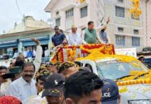 सीएम धामी का मेगा शो, रोड पर उमड़ी भीड़, जनता से किया सीधा संवाद