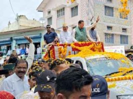 सीएम धामी का मेगा शो, रोड पर उमड़ी भीड़, जनता से किया सीधा संवाद