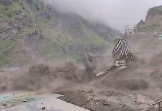 नीती घाटी में कुदरत का कहर! देखते ही देखते बह गया बैली ब्रिज, BRO कर्मी लापता
