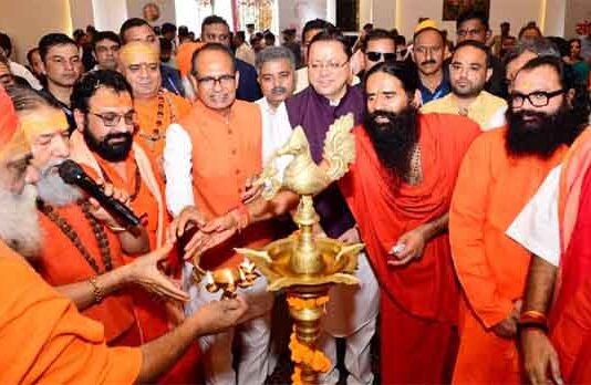 संत समागम में ‘एक राष्ट्र-एक चुनाव’ की हुंकार, शिवराज-धामी ने बताया देशहित का बड़ा कदम