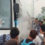 चलती बस से अचानक उठने लगा धुआं, टायर में लगी आग; चालक ने बचाई यात्रियों की जान