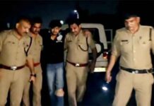 पुलिस ने घेरा तो बदमाशों ने बरसा दी गोलियां, जवाबी फायरिंग में एक के पैर में लगी गोली