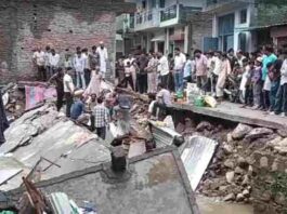 आसमान से आफत बनकर बरसा पानी! मकान-दुकानें ढहीं, घरों में घुसा बारिश का पानी