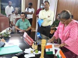 31 साल से अटकी बंदोबस्ती पर आयुक्त का पारा चढ़ा, अधिकारियों को दिए तत्काल कार्रवाई के निर्देश