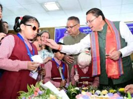 जन्मदिन पर मिला सबसे अनमोल तोहफाः दृष्टिबाधित बच्चों के बीच पहुंचे CM धामी, साथ बिताए यादगार पल