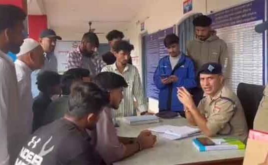 छात्रसंघ चुनाव के बीच बवाल! दो गुट भिड़े, भाजपा युवा मोर्चा नेता की गाड़ी में तोड़फोड़