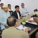 बारिश में भी नहीं झुकी कांग्रेस! FIR को लेकर पुलिस कार्यालय घेरा, दो दिन का अल्टीमेटम
