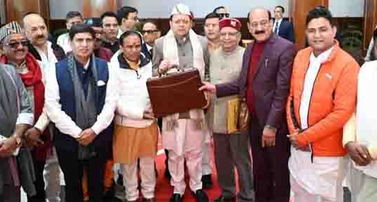 धामी सरकार का ₹7,844 करोड़ का दांवः कुंभ से स्वास्थ्य और शिक्षा तक खुला बजट का खजाना