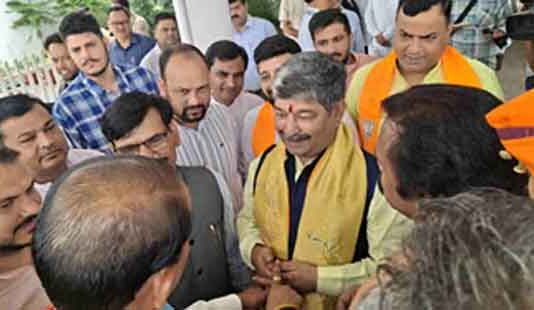 नामांकन के साथ शुरू हुई राज्यसभा की नई सियासी जंग, BJP प्रत्याशी दिनेश आर्य के साथ दिखी पूरी ताकत